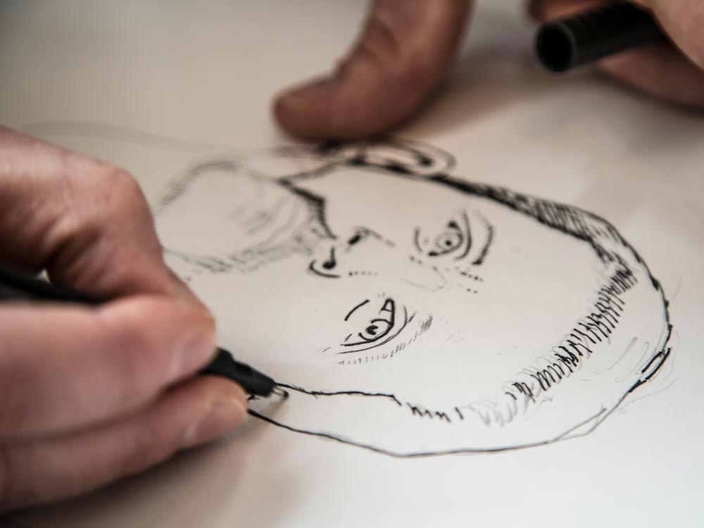 Ronny Heimann draws Kevin Kuranyi for Viva con Agua ©Noah Felk, 2018